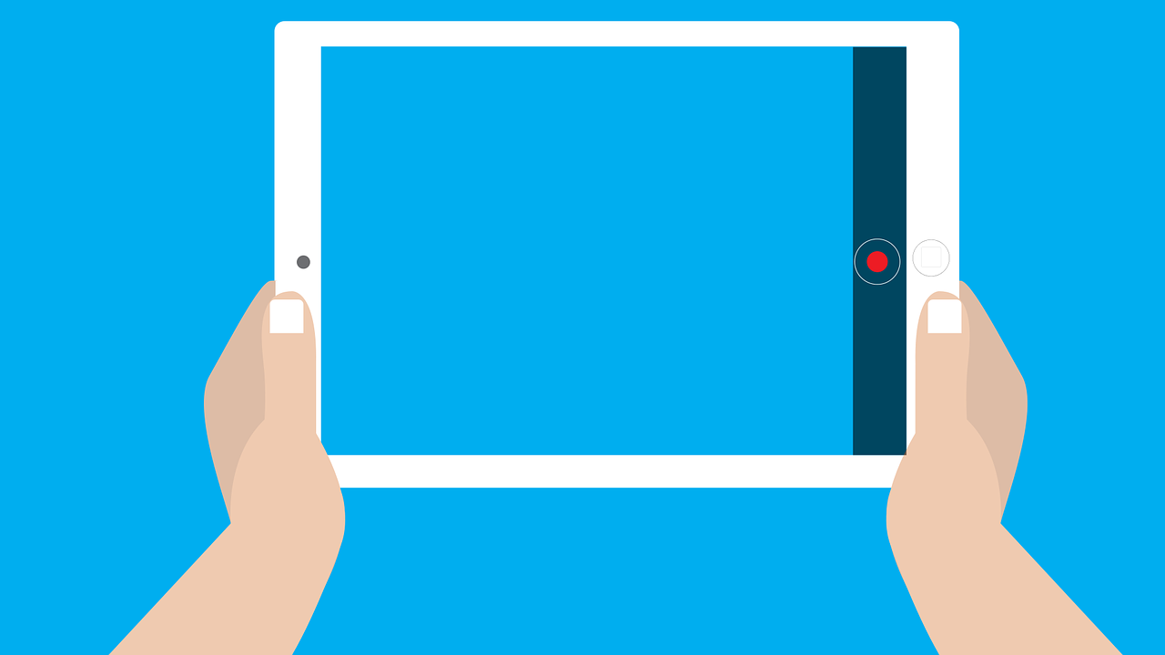 taking-picture-with-ipad-2150996_1280 (c) pixabay