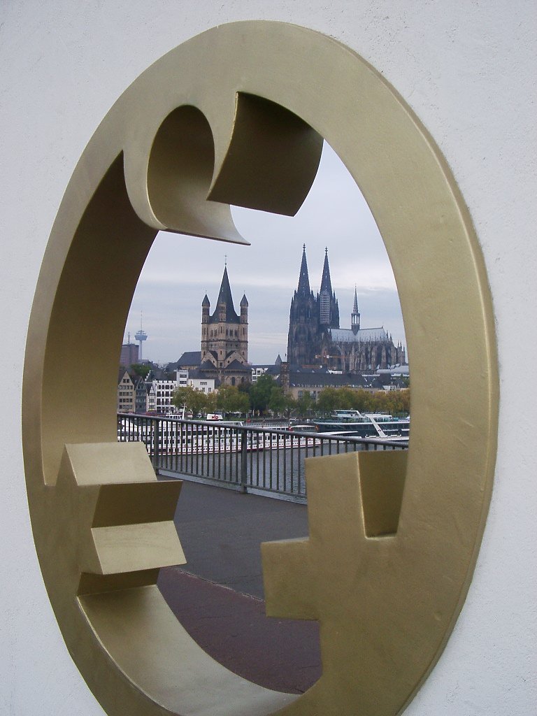 Stahlrad vor Kölnskyline
