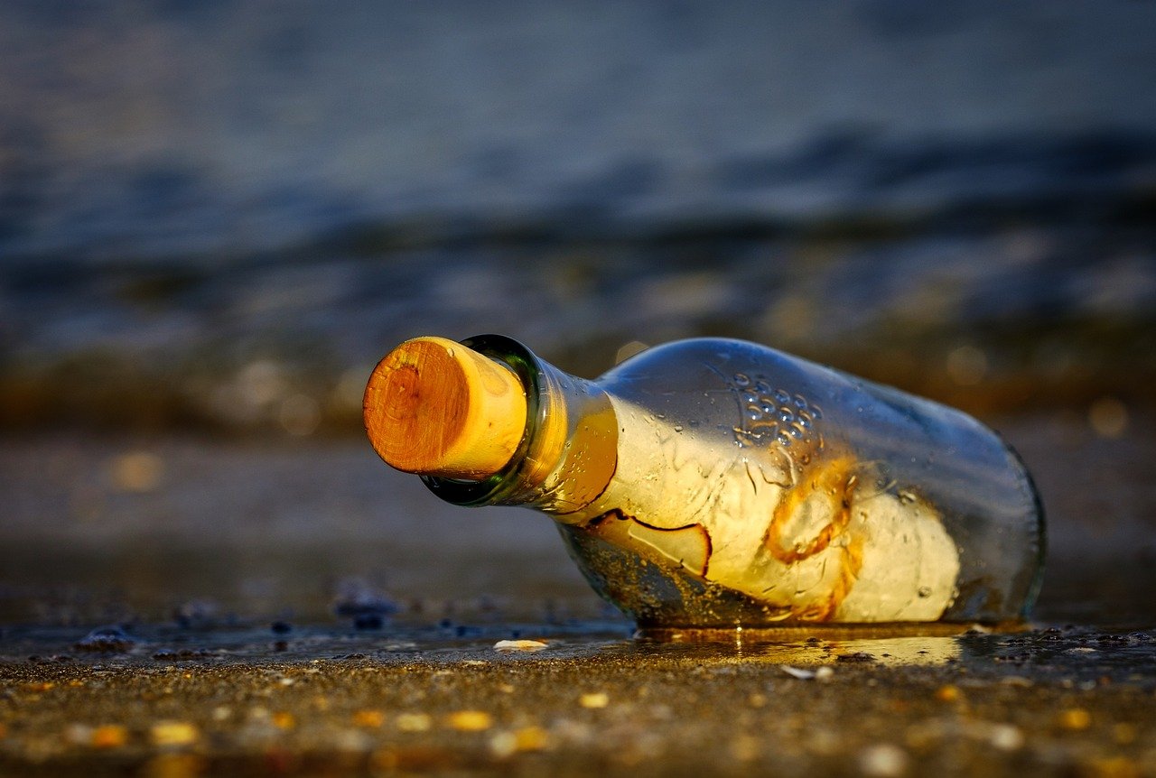 message-in-a-bottle-3437294_1280 (c) Antonios Ntoumas auf Pixabay