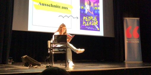 Anna Dimitrova liest aus ihrem Roman People Pleaser