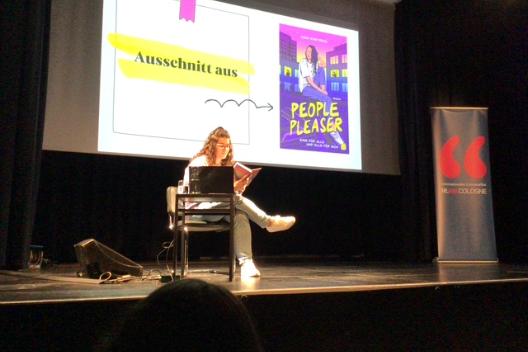 Anna Dimitrova liest aus ihrem Roman People Pleaser