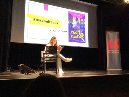 Anna Dimitrova liest aus ihrem Roman People Pleaser